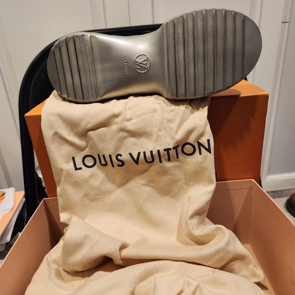 Louis Vuitton Silver/White Mesh and Leather Archlight Sneakers Size 39 - Picture 4 of 11